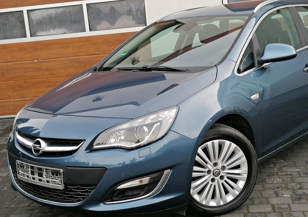 Opel Astra cena 28900 przebieg: 212000, rok produkcji 2013 z Września małe 781